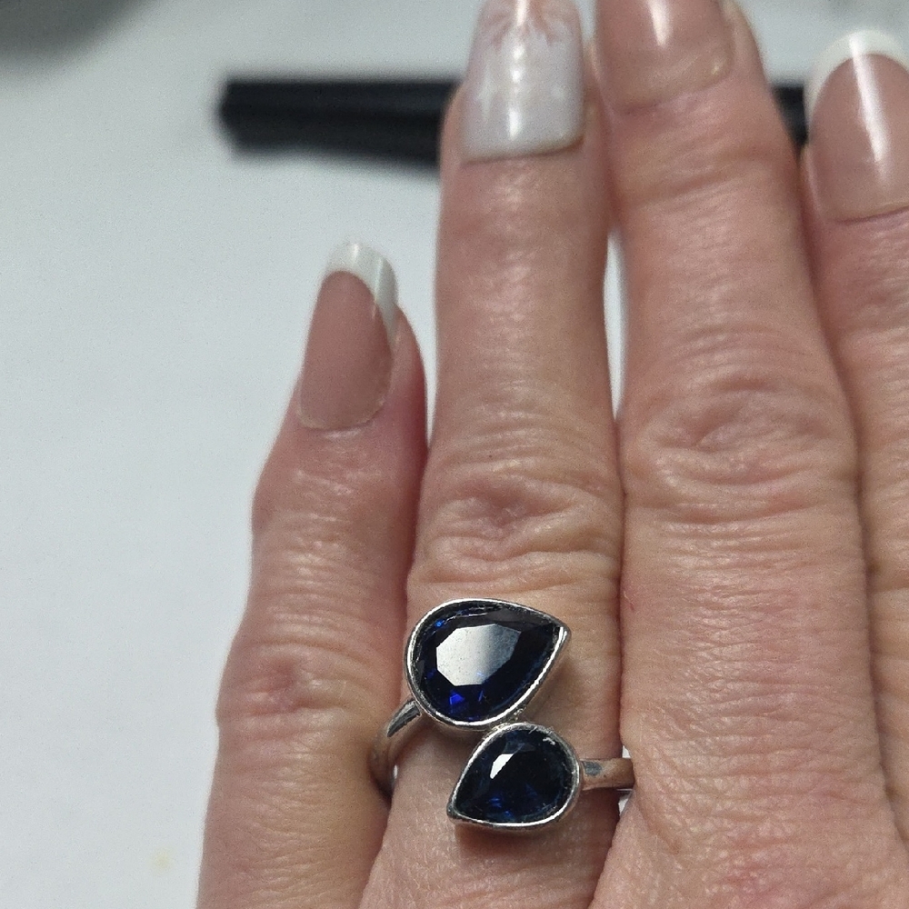 Elegant Silver‎ and Blue Teardrop Ring